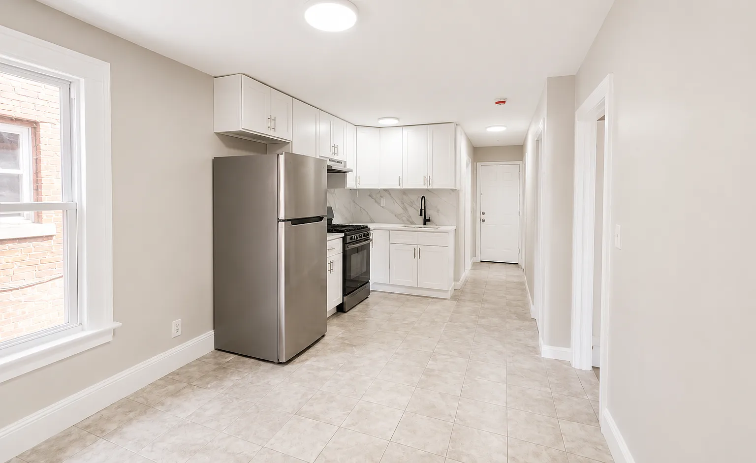 3 bed, 1028 sqft, $1,800 — Photo 1
