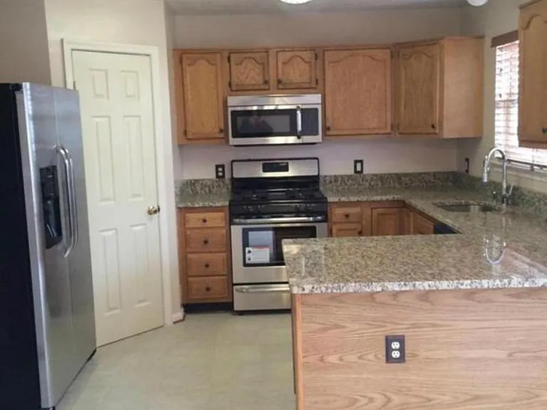 301 Royce Ct — Photo 4