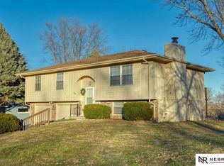 11613 S 37th St, Bellevue, NE 68123
