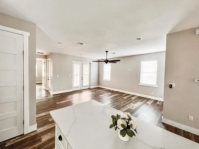2830 S Brown Ave — Photo 6