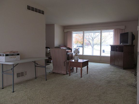 5th image of 1322 Lake Dr