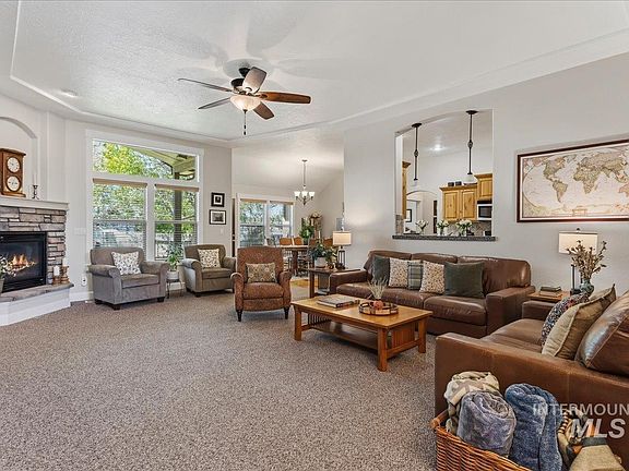5th image of 1121 Regency Way