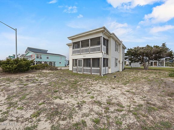 4th image of 2902 E Beach Drive