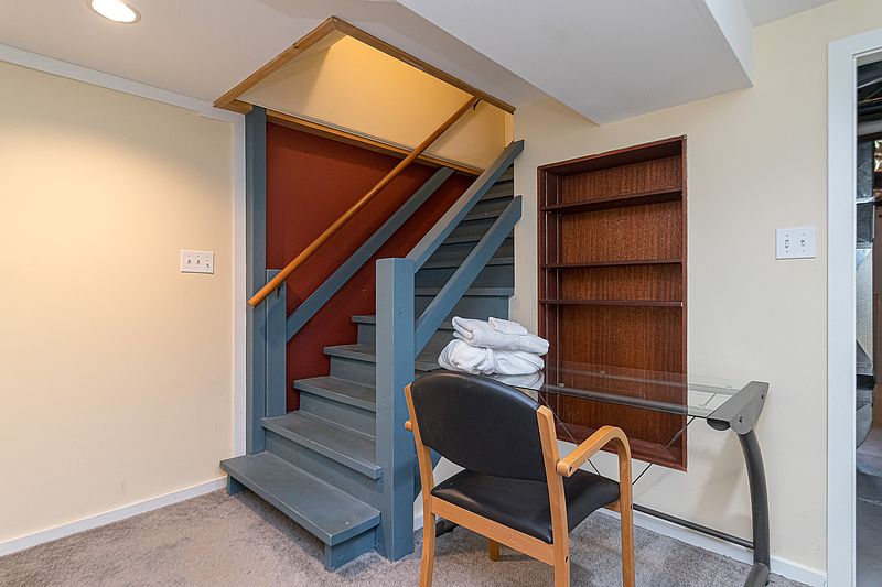 Saanich House for rent - 3 Bedrooms — photo 9