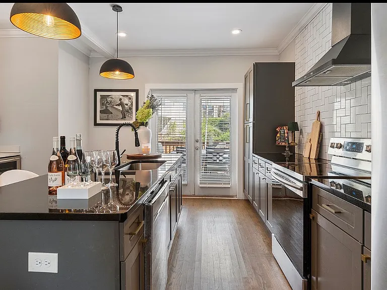 704 Rochelle Dr SW — Photo 13