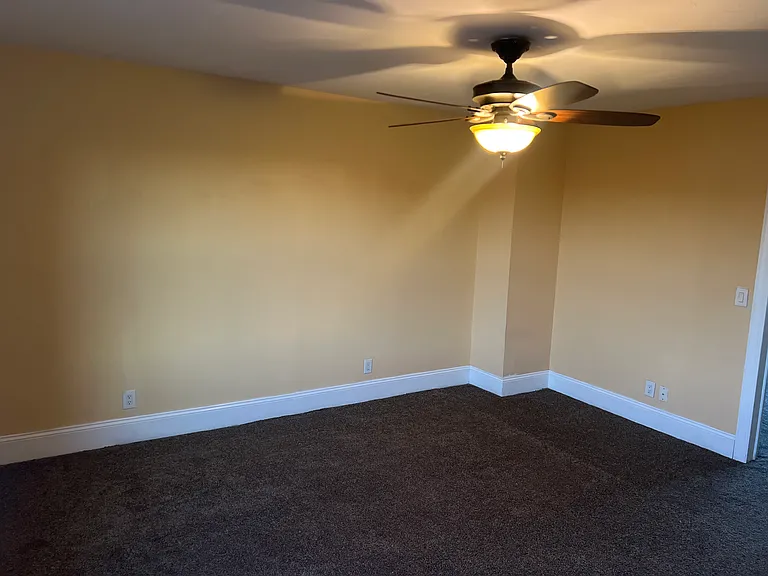1115 W King St #2 — Photo 5