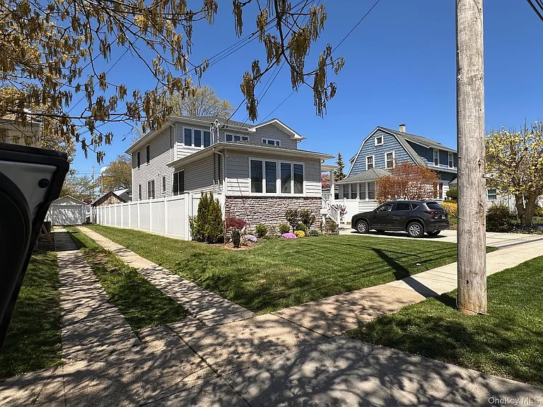 84 Commonwealth Ave — Photo 1