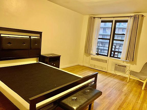 5th image of 14340 Roosevelt Ave APT 5