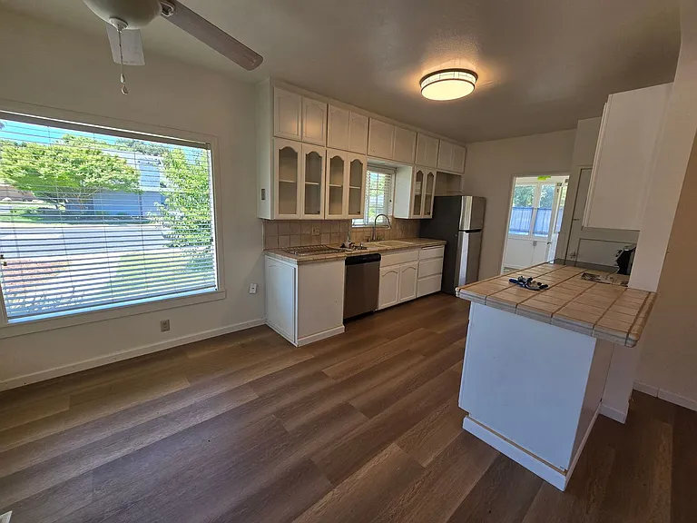 2812 Saint Bonaventure Dr — Photo 4