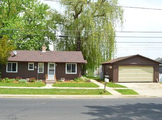 609 N Water St, Watertown, WI 53098