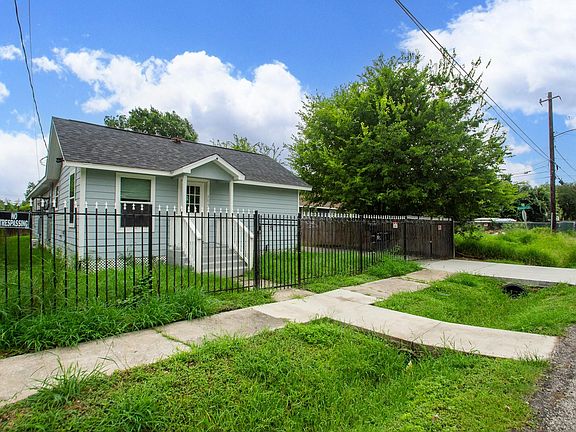 3rd image of 3007 Tuam St