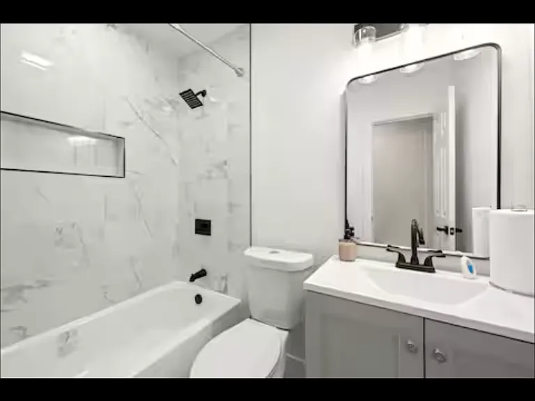 2484 Calvin Ave — Photo 17