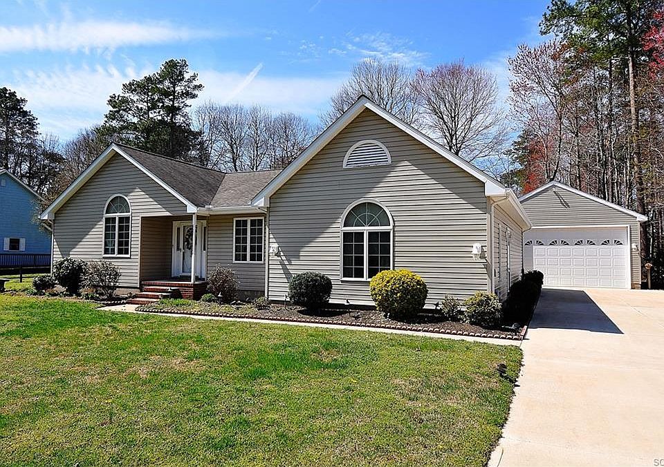 1st image of 18 Foxwood Ct