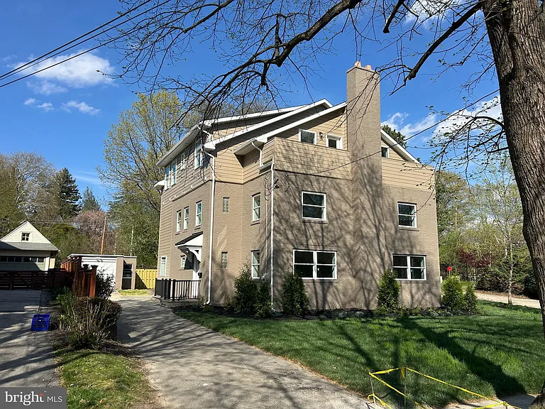 425 Grove Pl — Photo 35