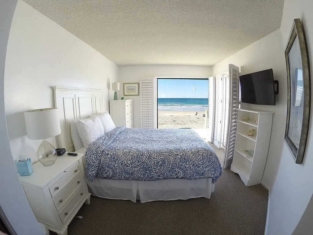 2 bed, 900 sqft, $7,500 — Photo 1