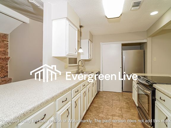 5th image of 4917 Crestwood Dr