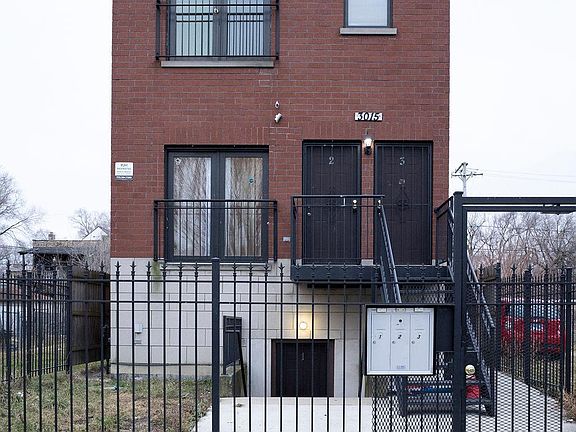 2nd image of 3015 W Arthington St #3
