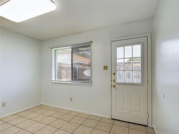 4th image of 1601 George Bush Dr #B