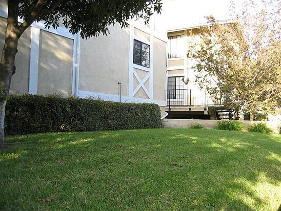 5th image of 1625 E Elizabeth St APT 1