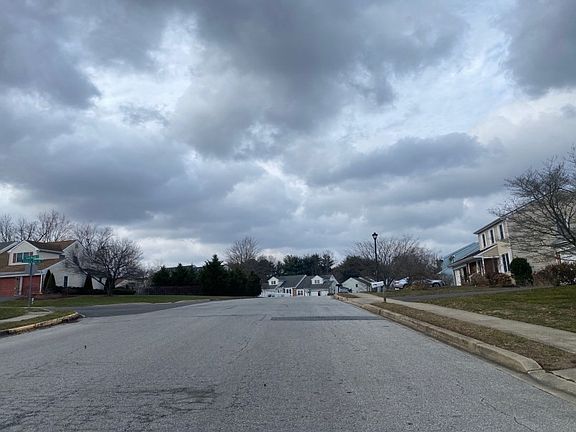 4th image of 4 Country Hills Dr