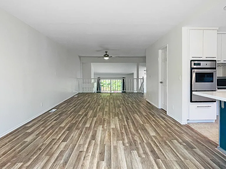 2504 Woodlands Way — Photo 3