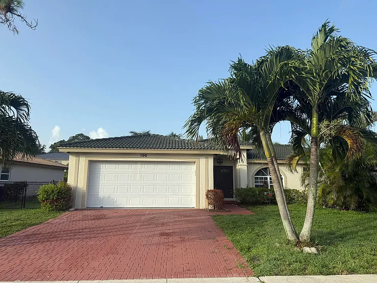 100 Cocoplum Cir — Photo 2
