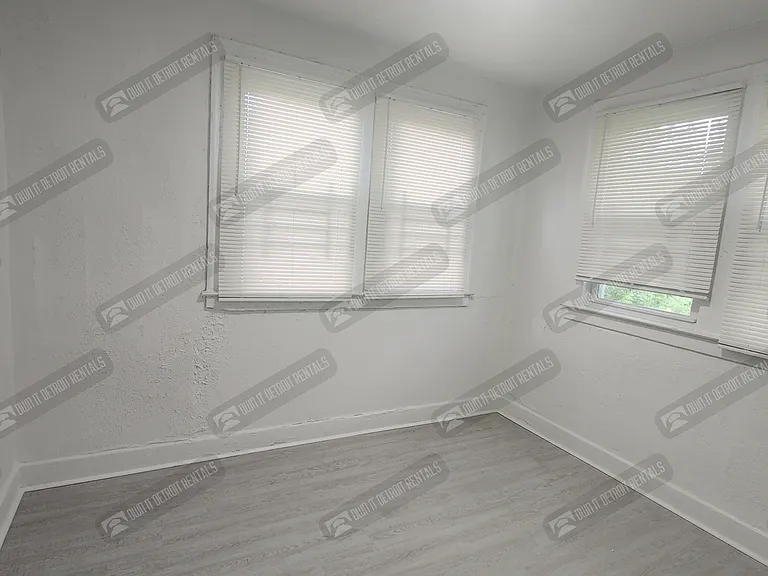 9839 Woodside St #4 — Photo 4