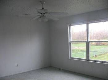 2nd image of 276 Leaver St