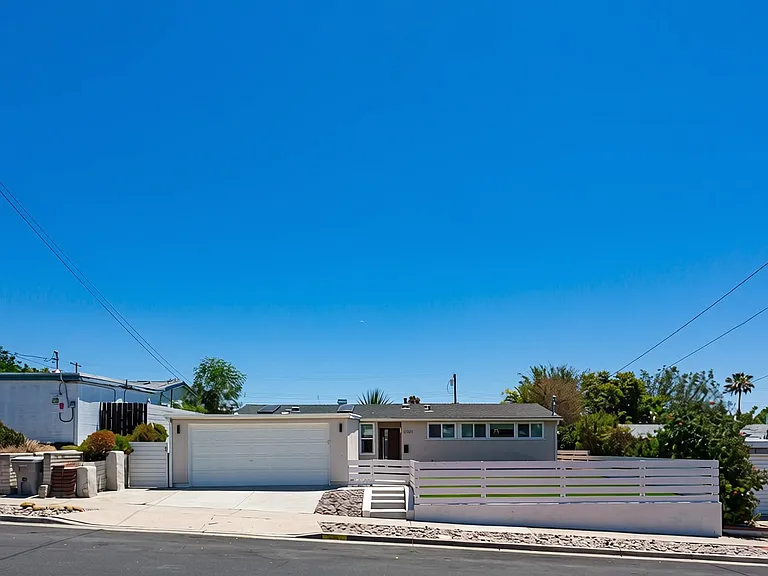 2021 Cardinal Dr — Photo 1