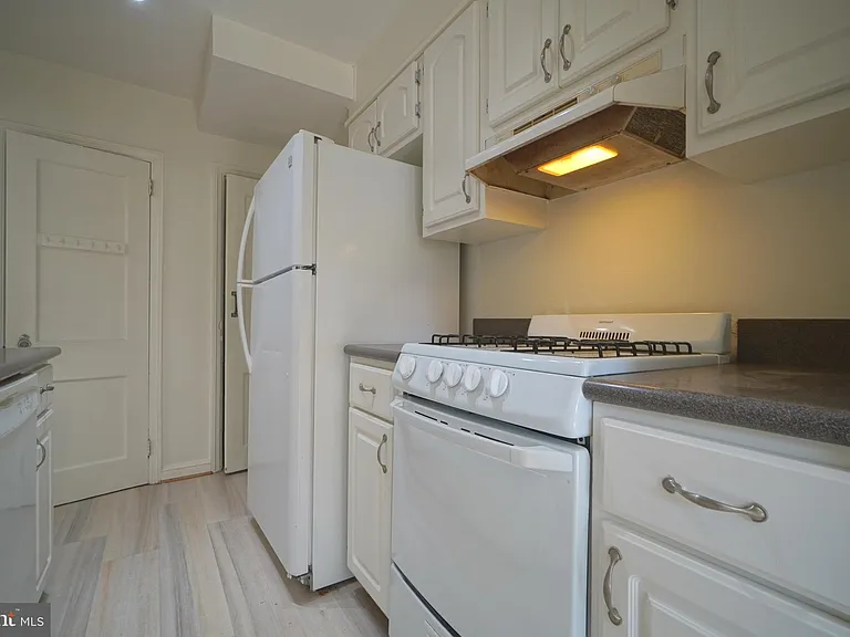 2161 N Brandywine St — Photo 9