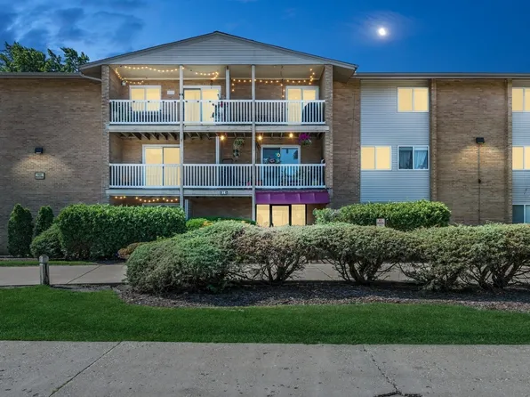 910 Beau Dr Unit 211, Des Plaines, IL 60016