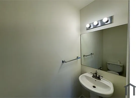 2 bed, 800 sqft, $2,300 — Photo 4