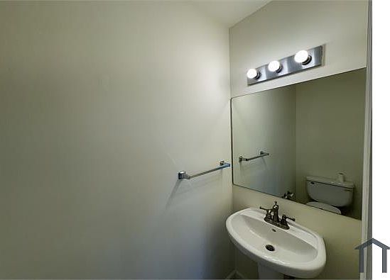 4th image of 529 NE 62nd St #401