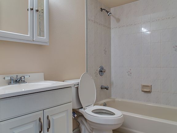 5th image of 9928 Dean Cove Ln