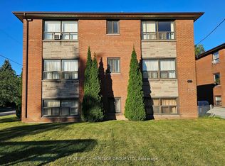 423 Pharmacy Ave #3, Toronto, ON M1L 3G5