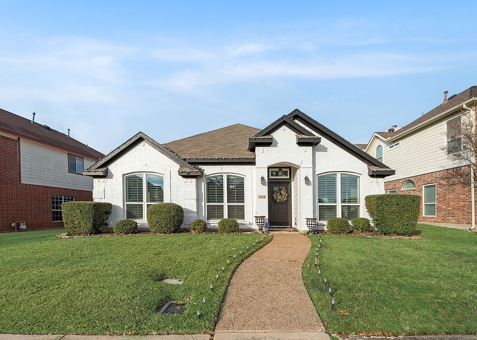 1st image of 1104 Courtney Ln
