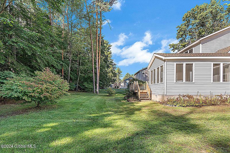 5th image of 932 S Pine Hill Drive