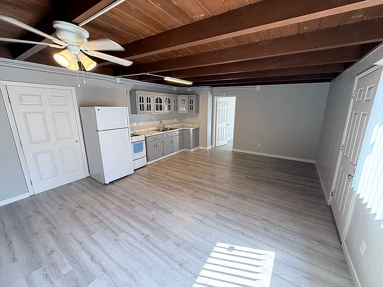 1561 Olive Ave — Photo 5