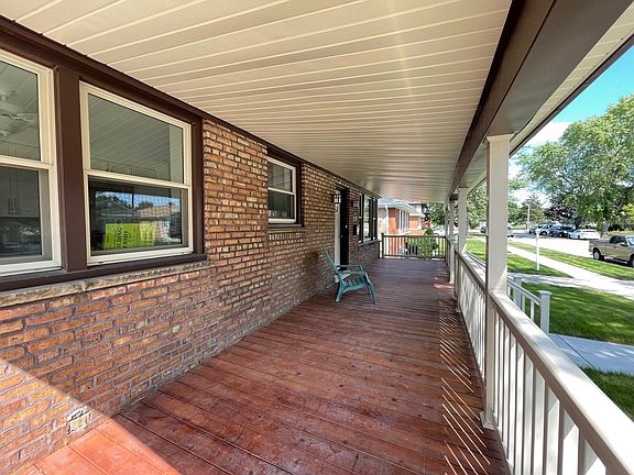 Wonderful covered front porch.