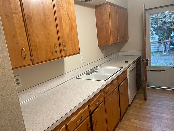 5th image of 1602 Ash St #1600