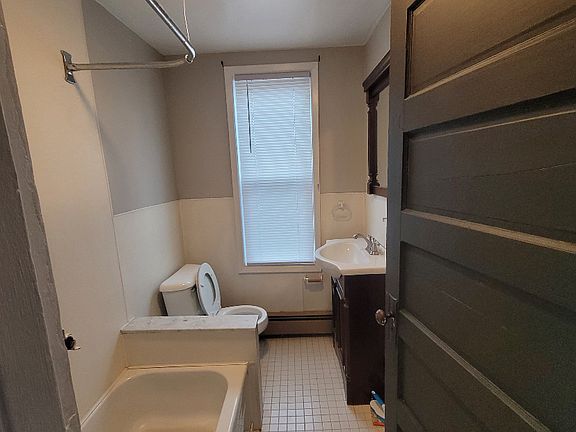 3rd image of 70 Florida Ave #3F
