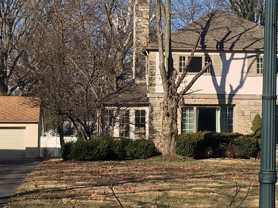 2nd image of 2842 E Broad St