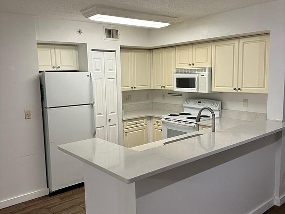 3rd image of 1270 Wildwood Lakes Blvd APT 203