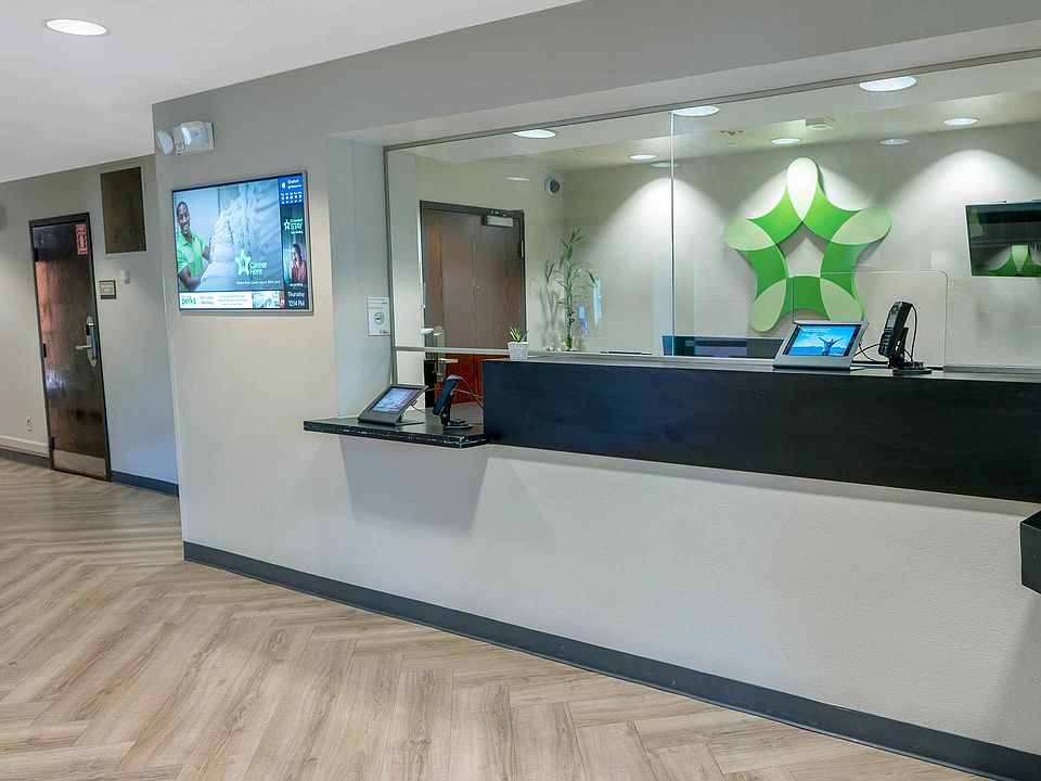 Lobby and Guest Check-in