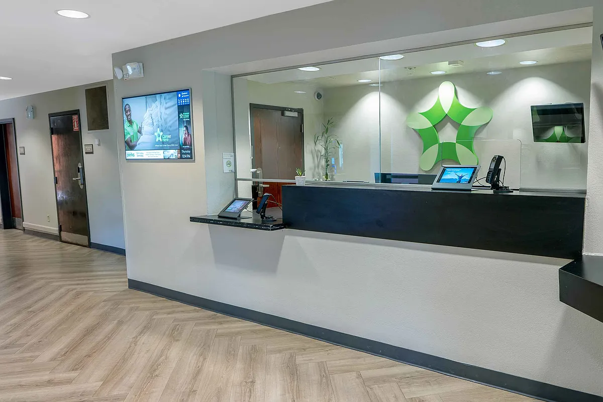 Lobby and Guest Check-in - Phoenix - Mesa