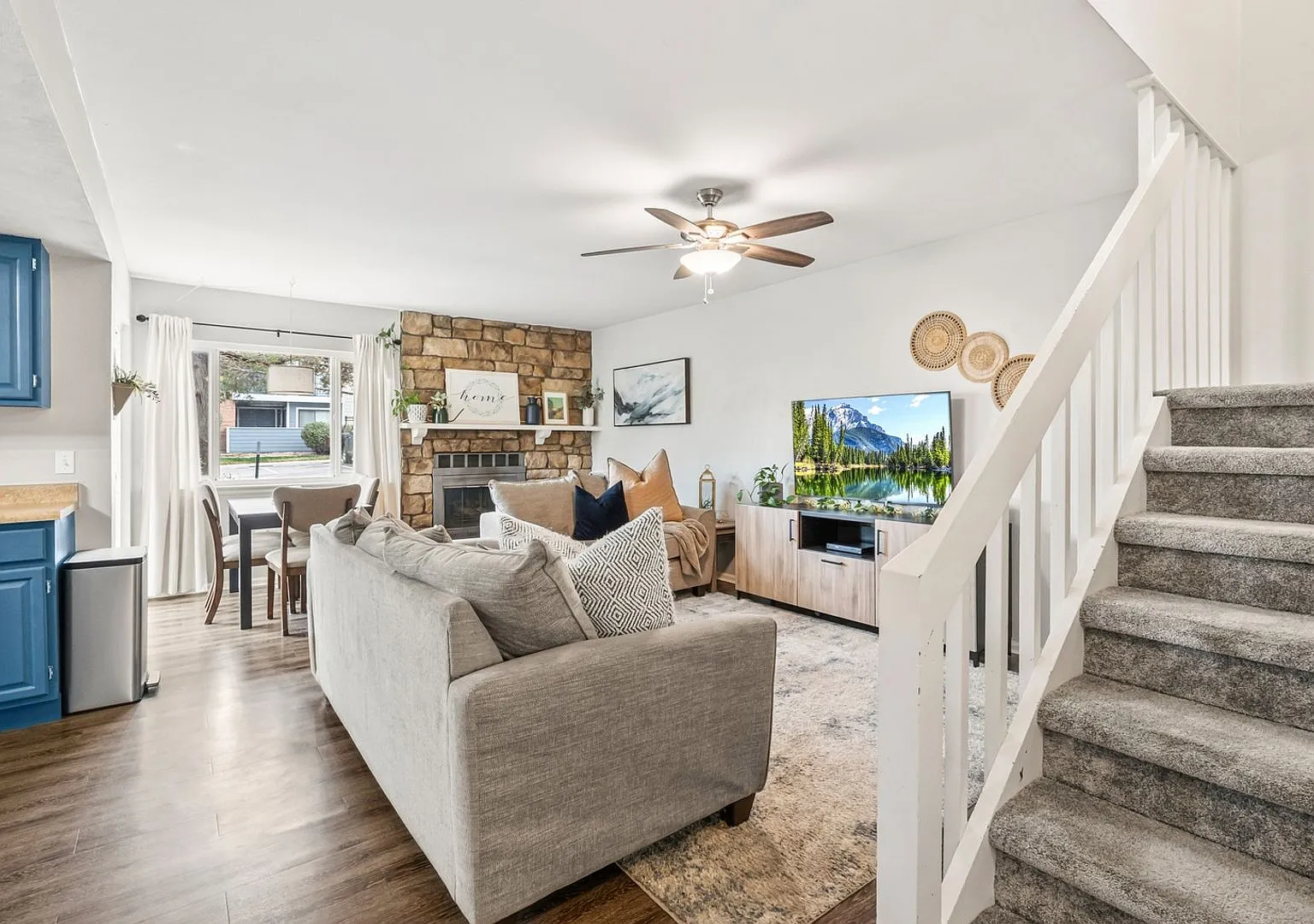 Spacious 3 Bedroom Townhouse-Style Condo Near Buckley SFB — Photo 3