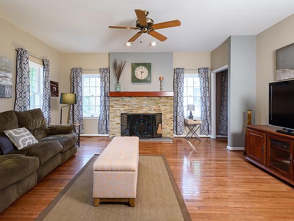 3rd image of 616 Comstock Ave