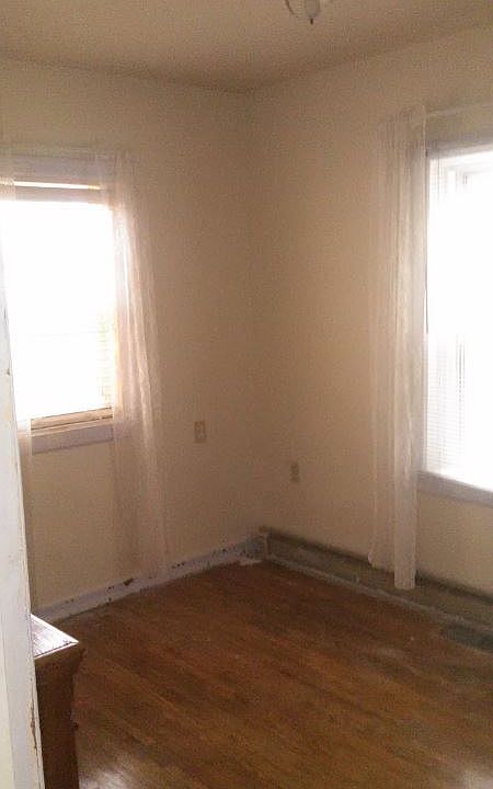 1st image of 709 SE Date Ave