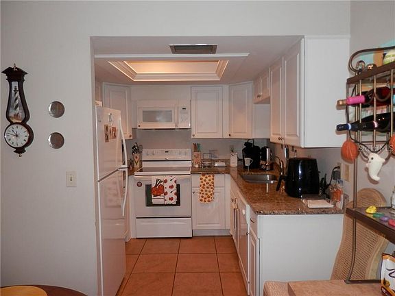 4th image of 2735 Sherbrooke Ln APT B