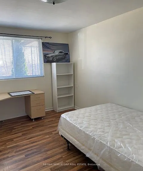 166 Collings Ave — Photo 7